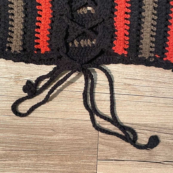 Beautiful Cropped Crochet Halter Tie Tank Top Size M In Black/Red/Olive Green - Picture 7 of 11